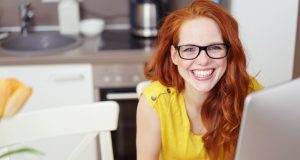 fashion-girl-working-red-head